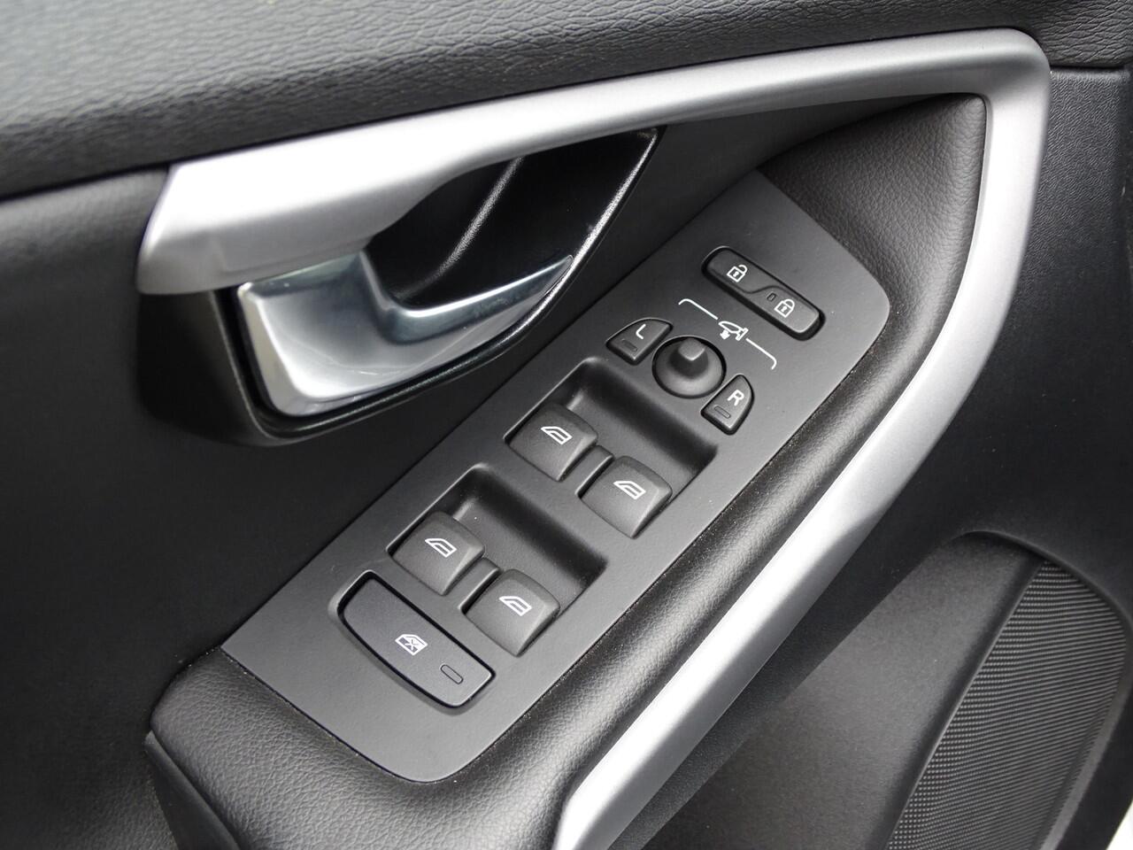 Volvo V40 2.0 T2 Inscription | Leder | BLIS | PDC