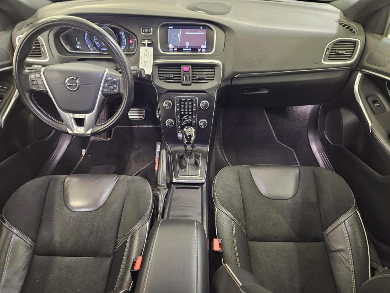 Volvo V40 1.5 T3 Polar+ Sport | Panoramadak | Harman/Kardon | Keyless entry | Standkachel | Stoel verwarming | DAB | Parkeercamera |