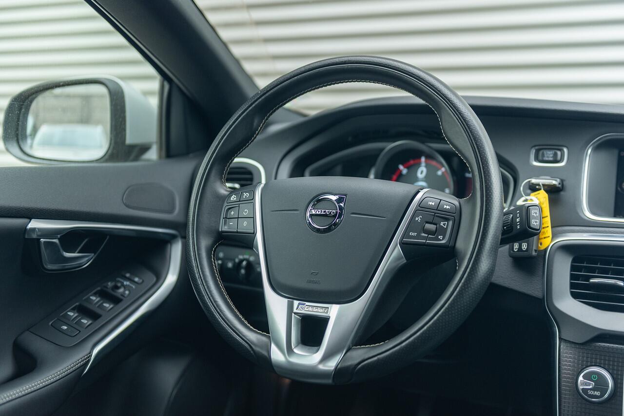 Volvo V40 D2 R-Design Stoelverwarming Navigatie 120pk