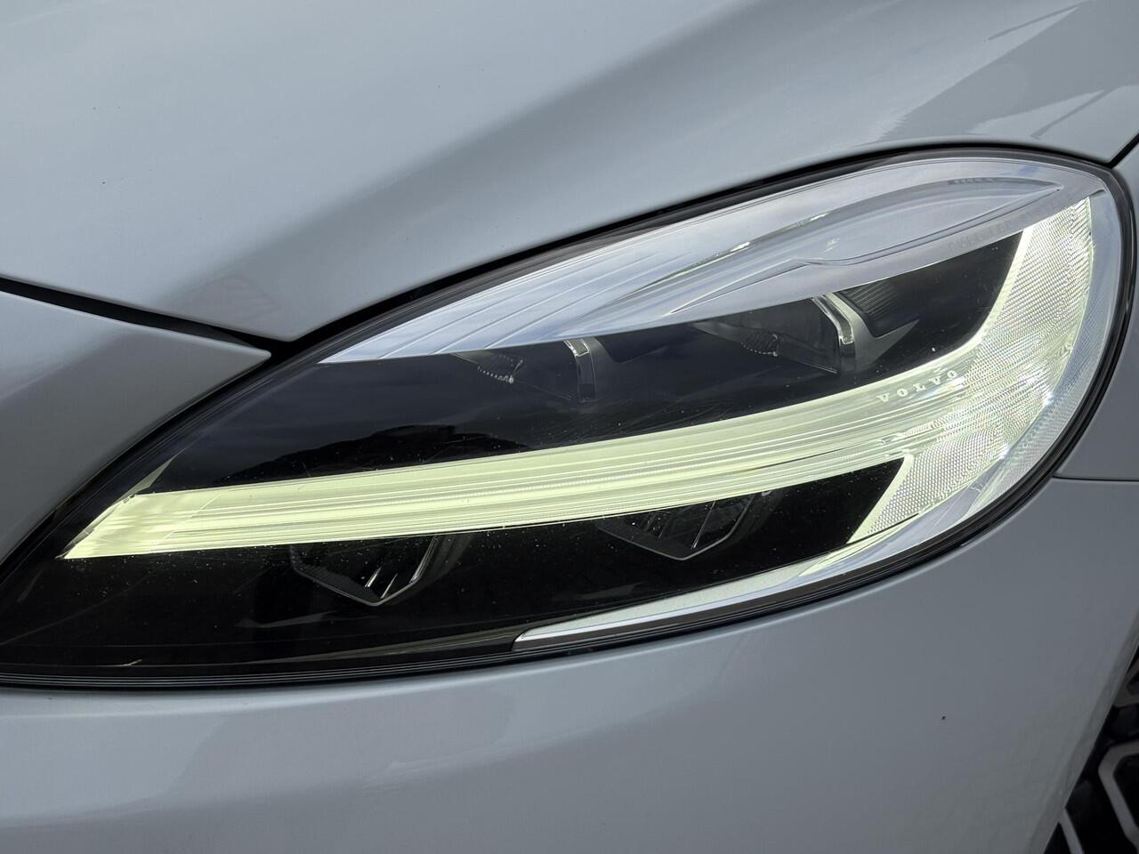 Volvo V40 1.5 T2 Polar+ | Stoelverwarming | Trekhaak | Volvo on Call | DAB | High Performance Audio | Elektrisch verwarmbare voorruit | Parkeersensoren | Climate Control |