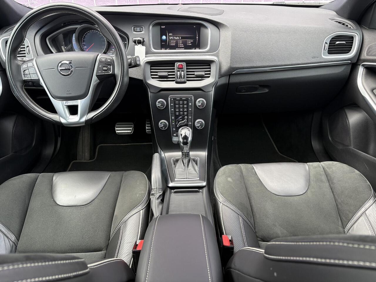 Volvo V40 1.5 T3 Polar+ Sport | DAB | Panoramadak | Stoelverwarming | Parkeersensoren V+A | Parkeercamera | Keyless entry/start | Harman/Kardon | Volvo on Call |