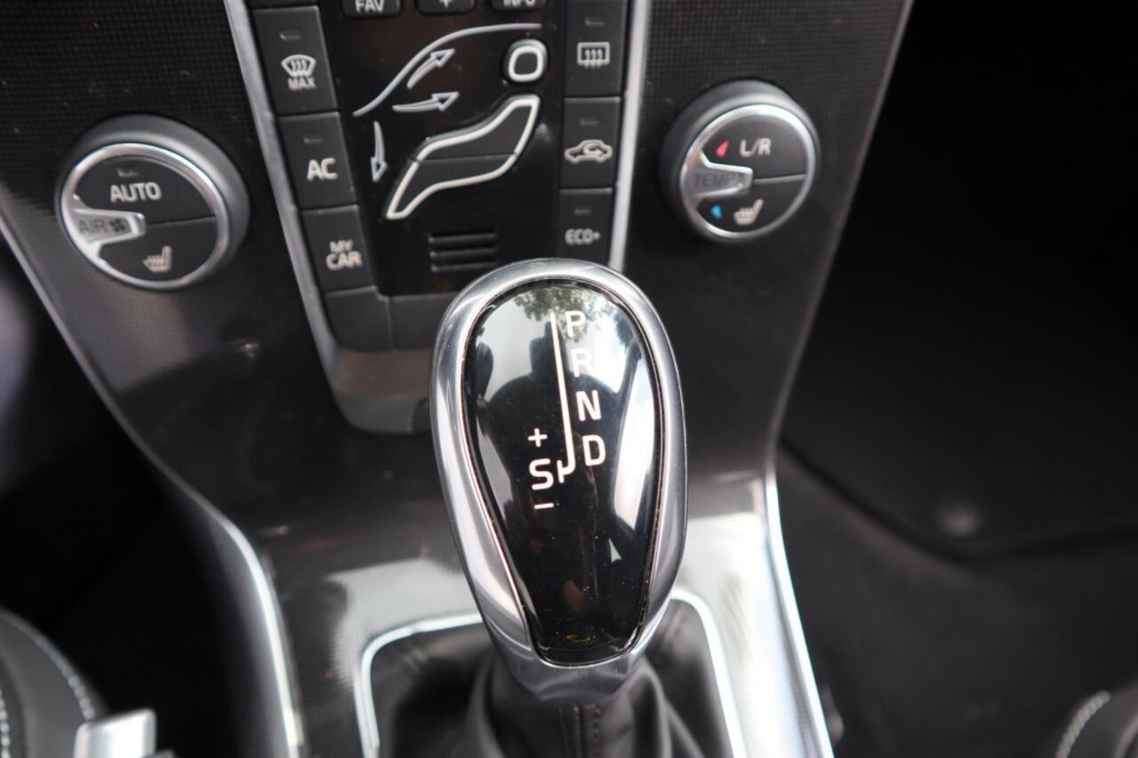 Volvo V40 1.5 T2 Polar+ | navi/BT | cruise | led | dealer oh | NL | boekje