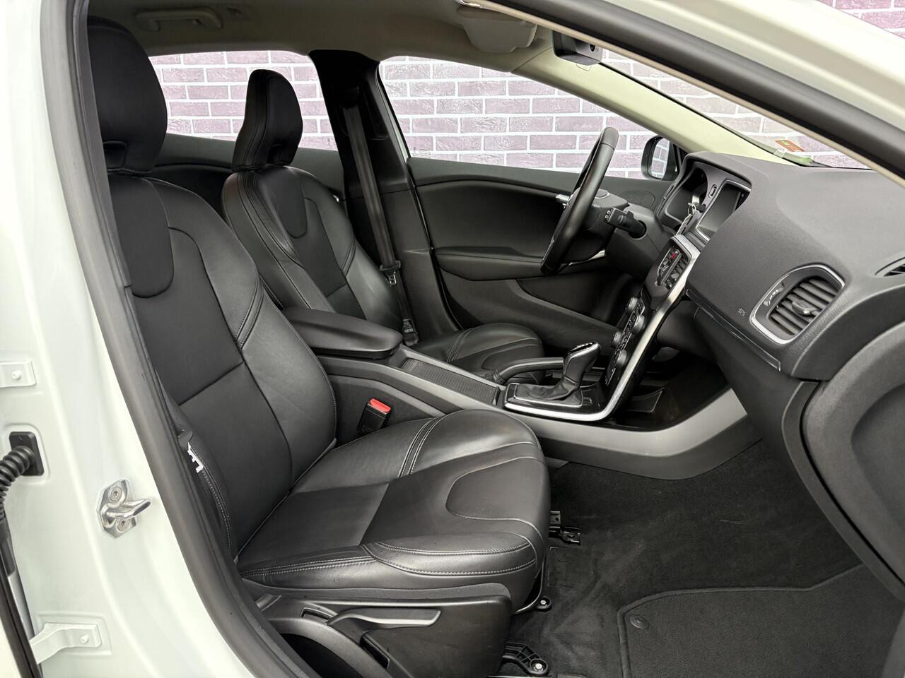 Volvo V40 1.5 T2 Polar+ | Stoelverwarming | Trekhaak | Volvo on Call | DAB | High Performance Audio | Elektrisch verwarmbare voorruit | Parkeersensoren | Climate Control |