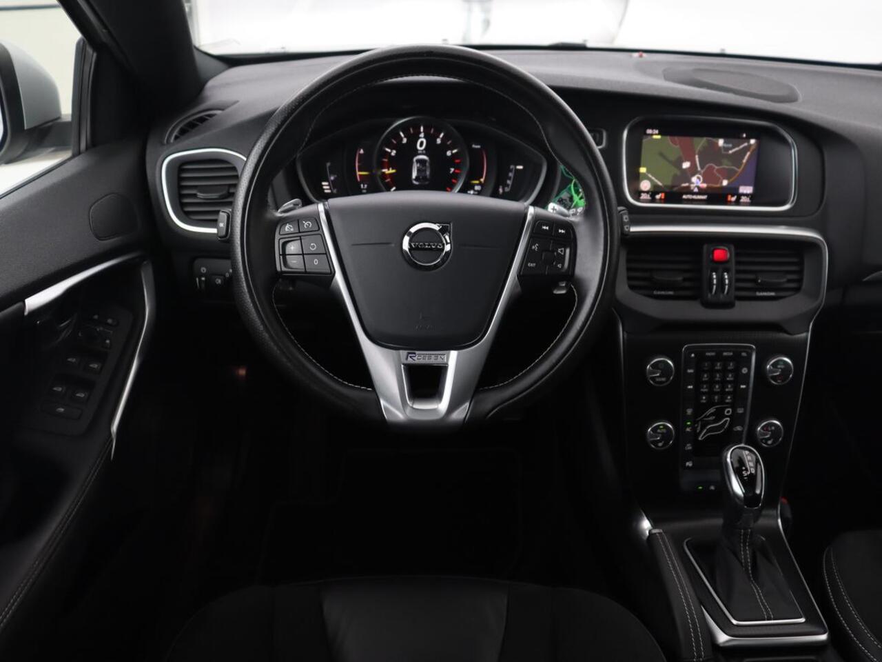 Volvo V40 1.5 T3 Polar+ Sport | Panoramadak | Stoelverwarming | Camera | Full LED | Navigatie | Park Assist | Harman/Kardon | Keyless | R Design