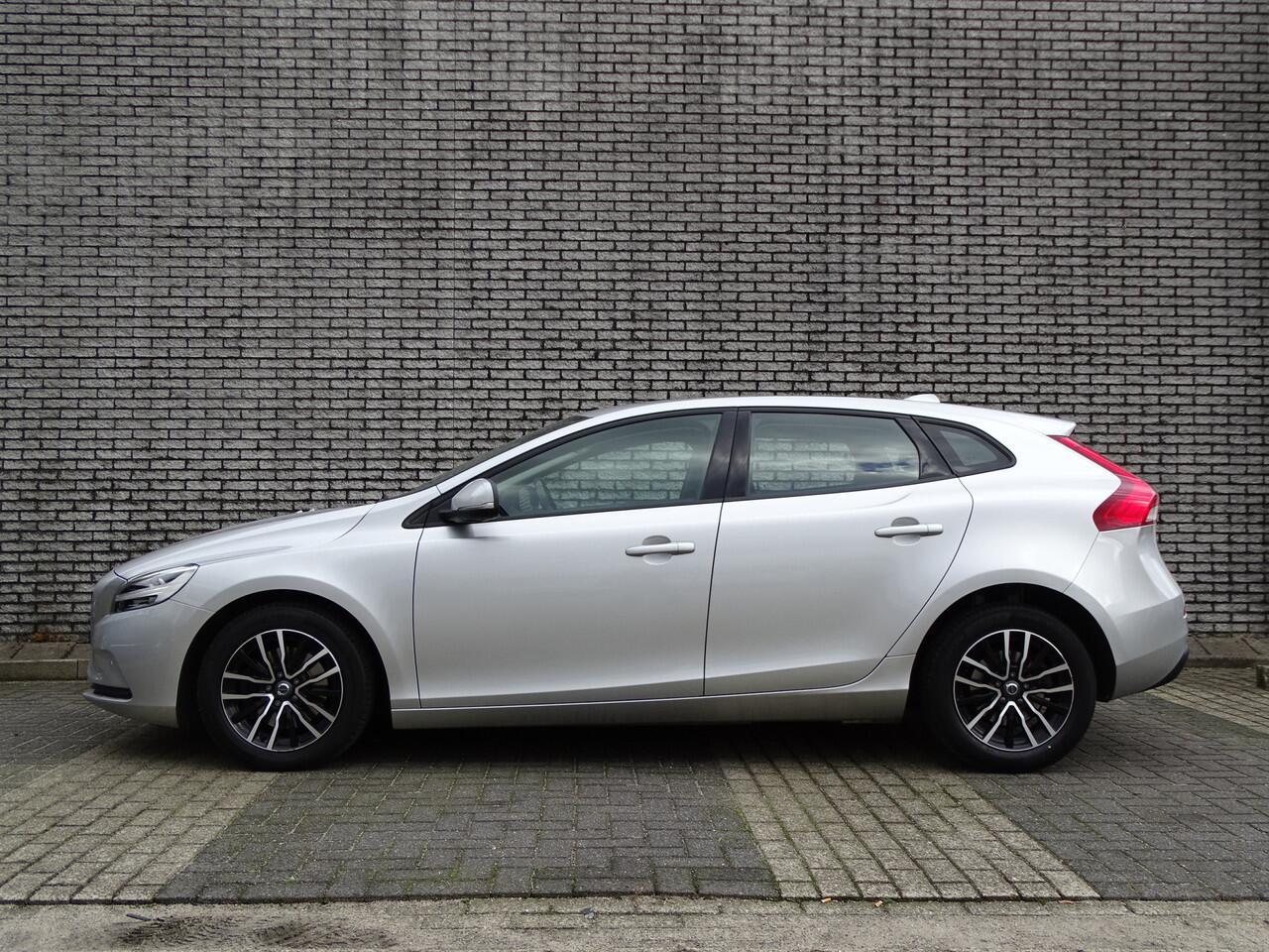 Volvo V40 2.0 T2 Inscription | Leder | BLIS | PDC