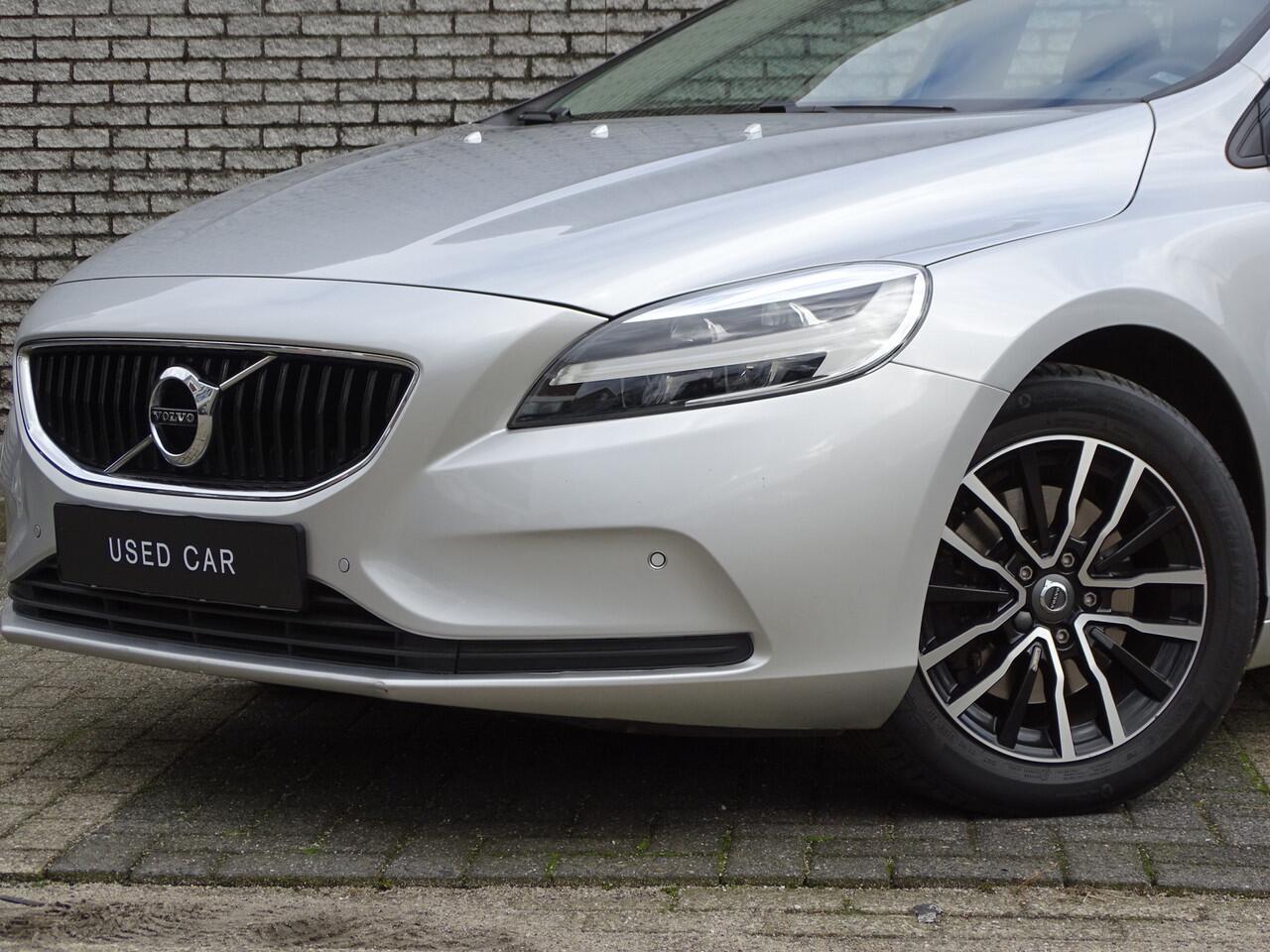 Volvo V40 2.0 T2 Inscription | Leder | BLIS | PDC