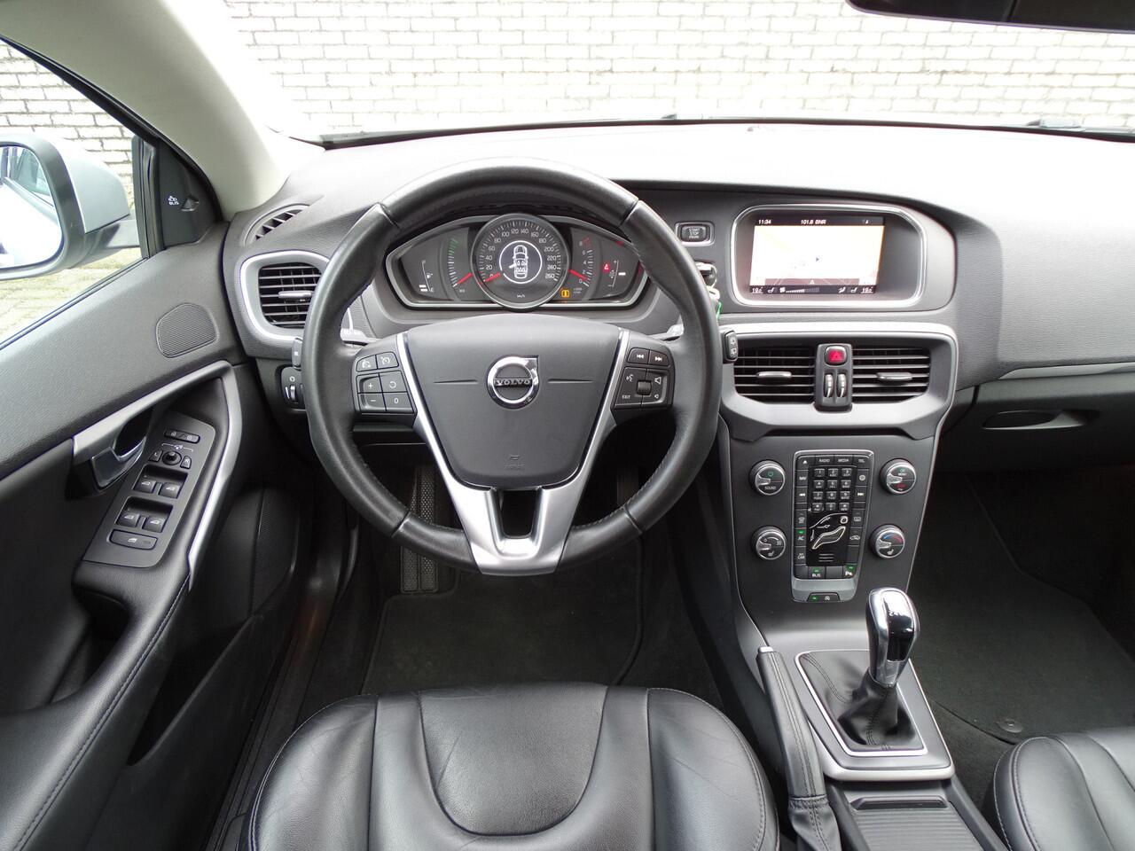 Volvo V40 2.0 T2 Inscription | Leder | BLIS | PDC