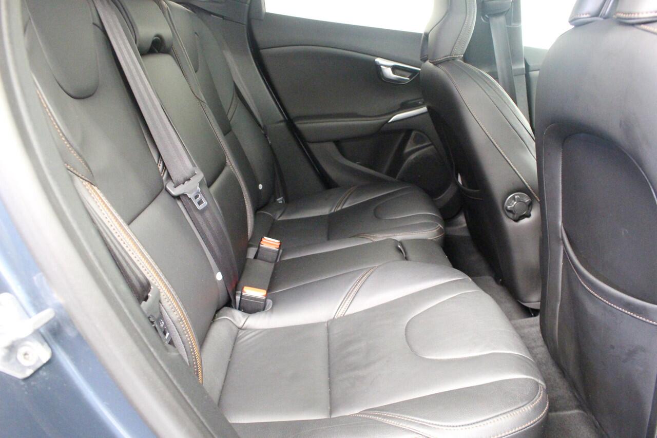 Volvo V40 CROSS COUNTRY T3 Polar+ Luxury | Rijklaarprijs | Pano dak | Harman Kardon |