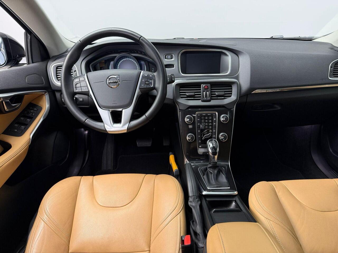 Volvo V40 CROSS COUNTRY 1.5 T3 Polar+ Luxury | Pano | Harman/Kardon | Leder
