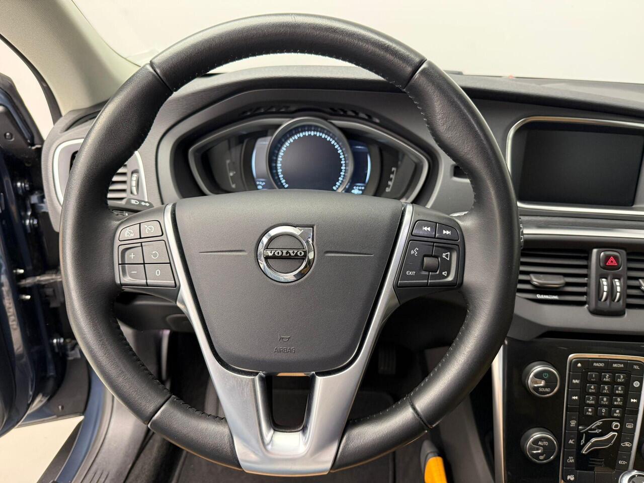 Volvo V40 CROSS COUNTRY 1.5 T3 Polar+ Luxury | Pano | Harman/Kardon | Leder