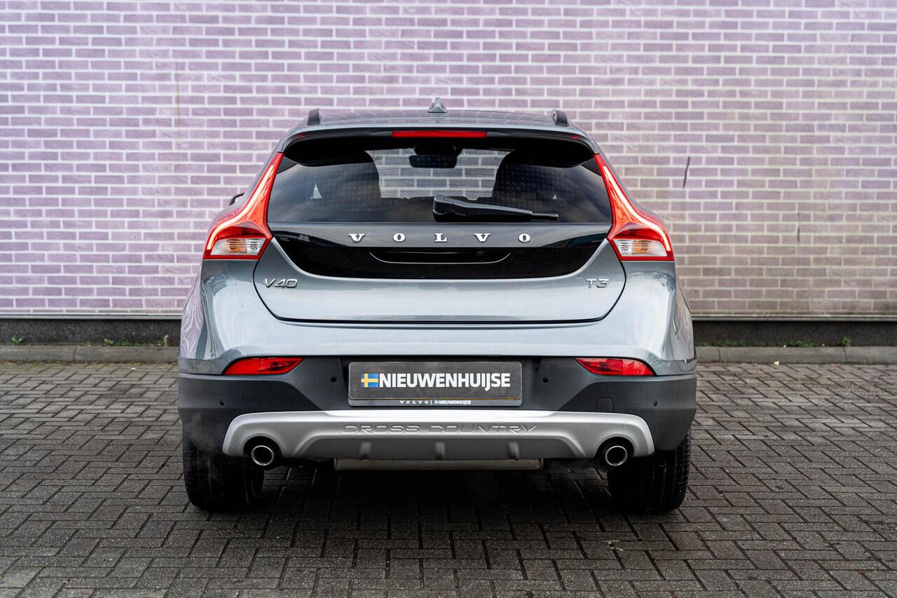 Volvo V40 CROSS COUNTRY T3 Polar+ Luxury | Navi | Cruise Control | Panoramadak | Harman Kardon Audio | Keyless | Getint Glas | Camera | DAB | Park Assist | Volvo On Call | 17" LM