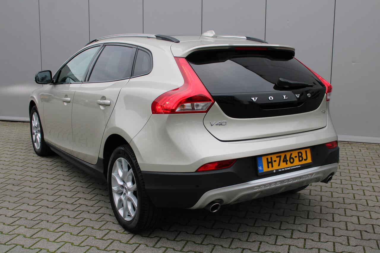 Volvo V40 CROSS COUNTRY T3 automaat Polar+ Luxury | 1e eigenaar | Dealer onderhouden | Panorama dak