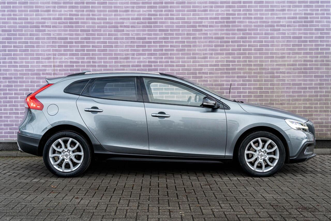 Volvo V40 CROSS COUNTRY T3 Polar+ Luxury | Navi | Cruise Control | Panoramadak | Harman Kardon Audio | Keyless | Getint Glas | Camera | DAB | Park Assist | Volvo On Call | 17" LM