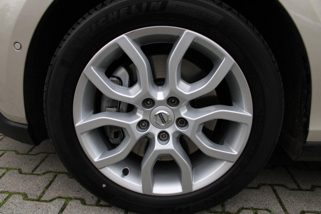 Volvo V40 CROSS COUNTRY T3 automaat Polar+ Luxury | 1e eigenaar | Dealer onderhouden | Panorama dak