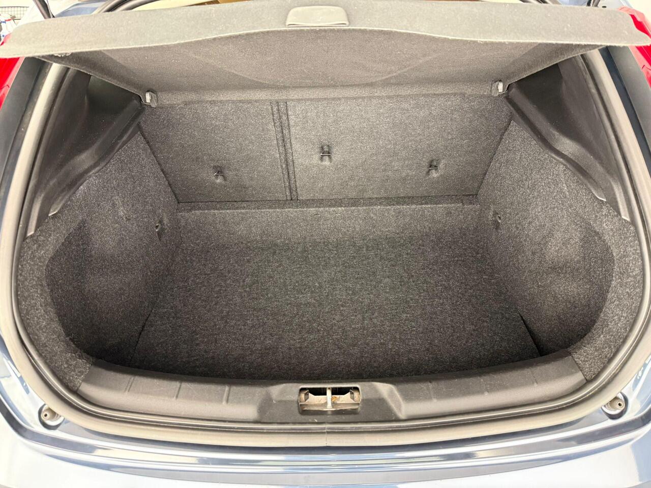 Volvo V40 CROSS COUNTRY 1.5 T3 Polar+ Luxury | Pano | Harman/Kardon | Leder