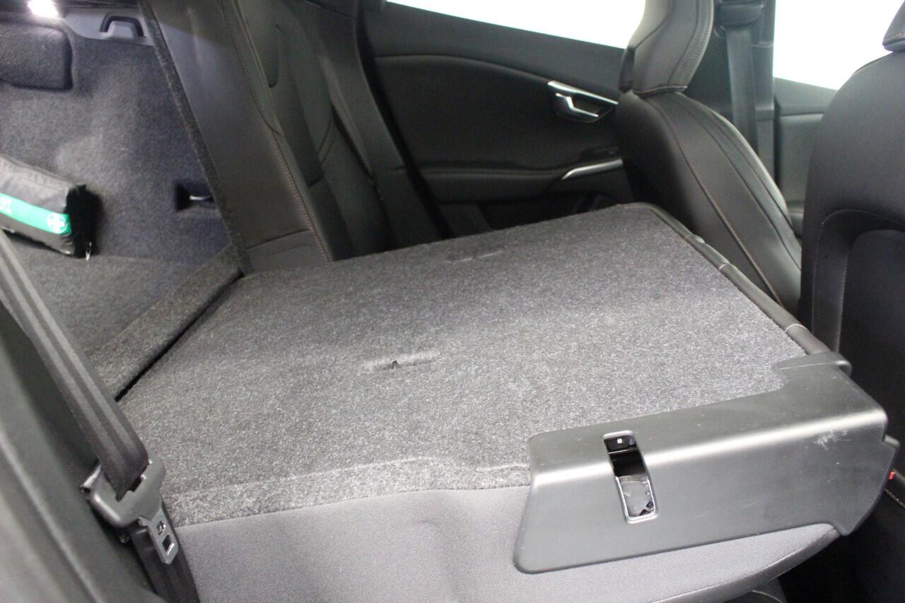 Volvo V40 CROSS COUNTRY T3 Polar+ Luxury | Rijklaarprijs | Pano dak | Harman Kardon |