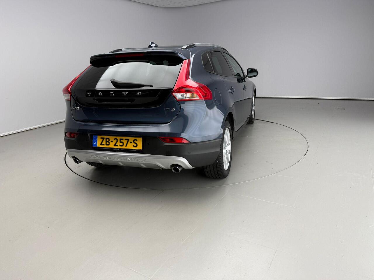 Volvo V40 CROSS COUNTRY 1.5 T3 Polar+ Luxury | Pano | Harman/Kardon | Leder