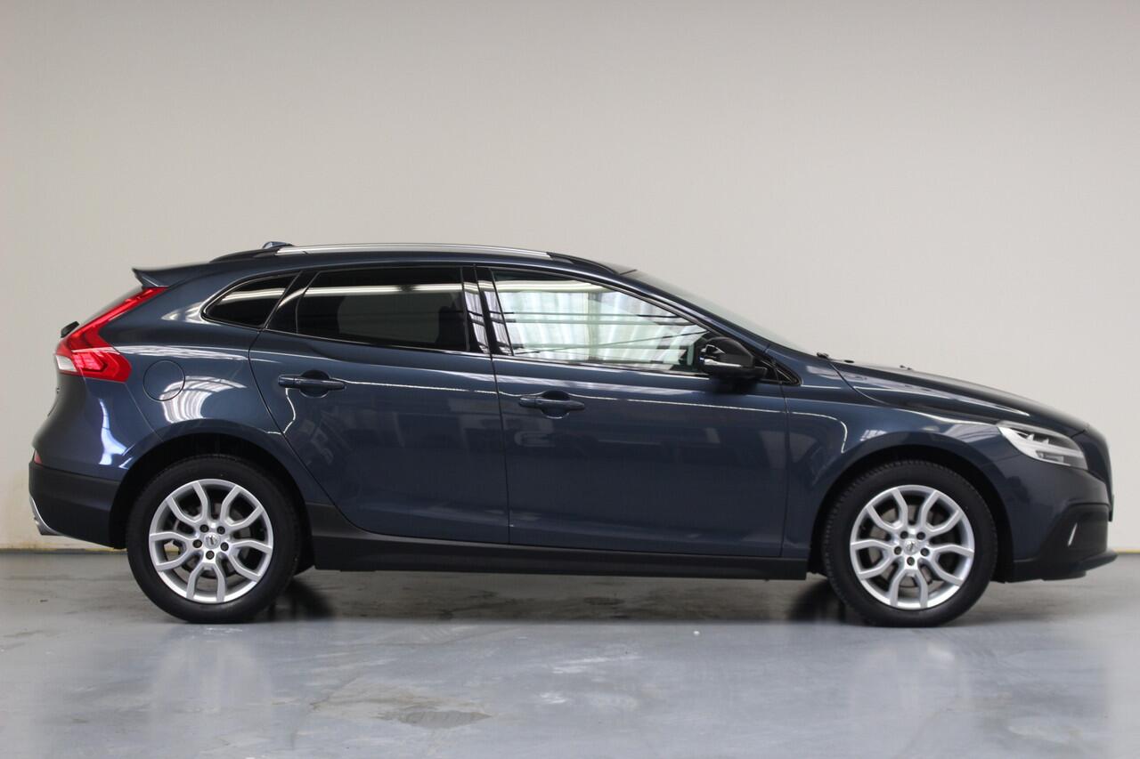 Volvo V40 CROSS COUNTRY T3 Polar+ Luxury | Rijklaarprijs | Pano dak | Harman Kardon |