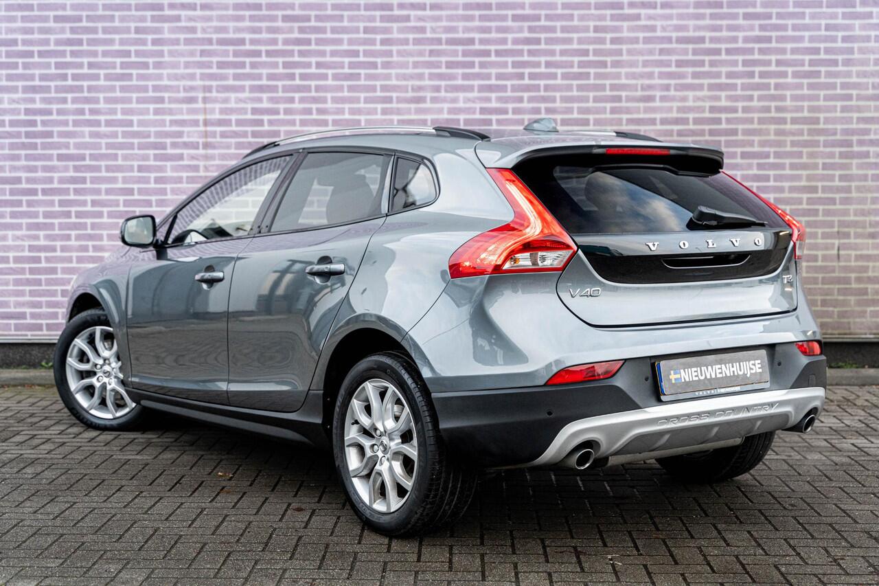 Volvo V40 CROSS COUNTRY T3 Polar+ Luxury | Navi | Cruise Control | Panoramadak | Harman Kardon Audio | Keyless | Getint Glas | Camera | DAB | Park Assist | Volvo On Call | 17" LM