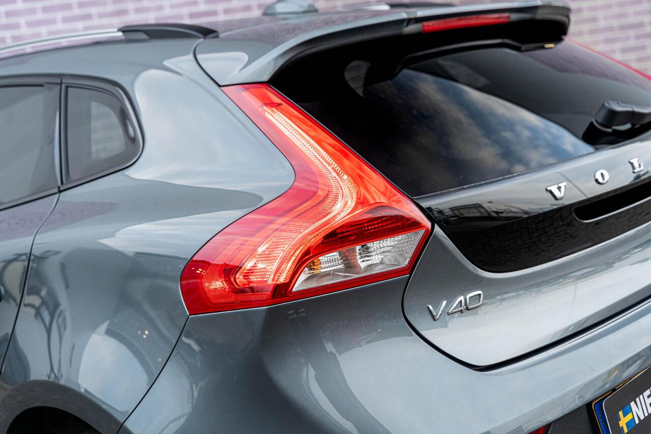 Volvo V40 CROSS COUNTRY T3 Polar+ Luxury | Navi | Cruise Control | Panoramadak | Harman Kardon Audio | Keyless | Getint Glas | Camera | DAB | Park Assist | Volvo On Call | 17" LM