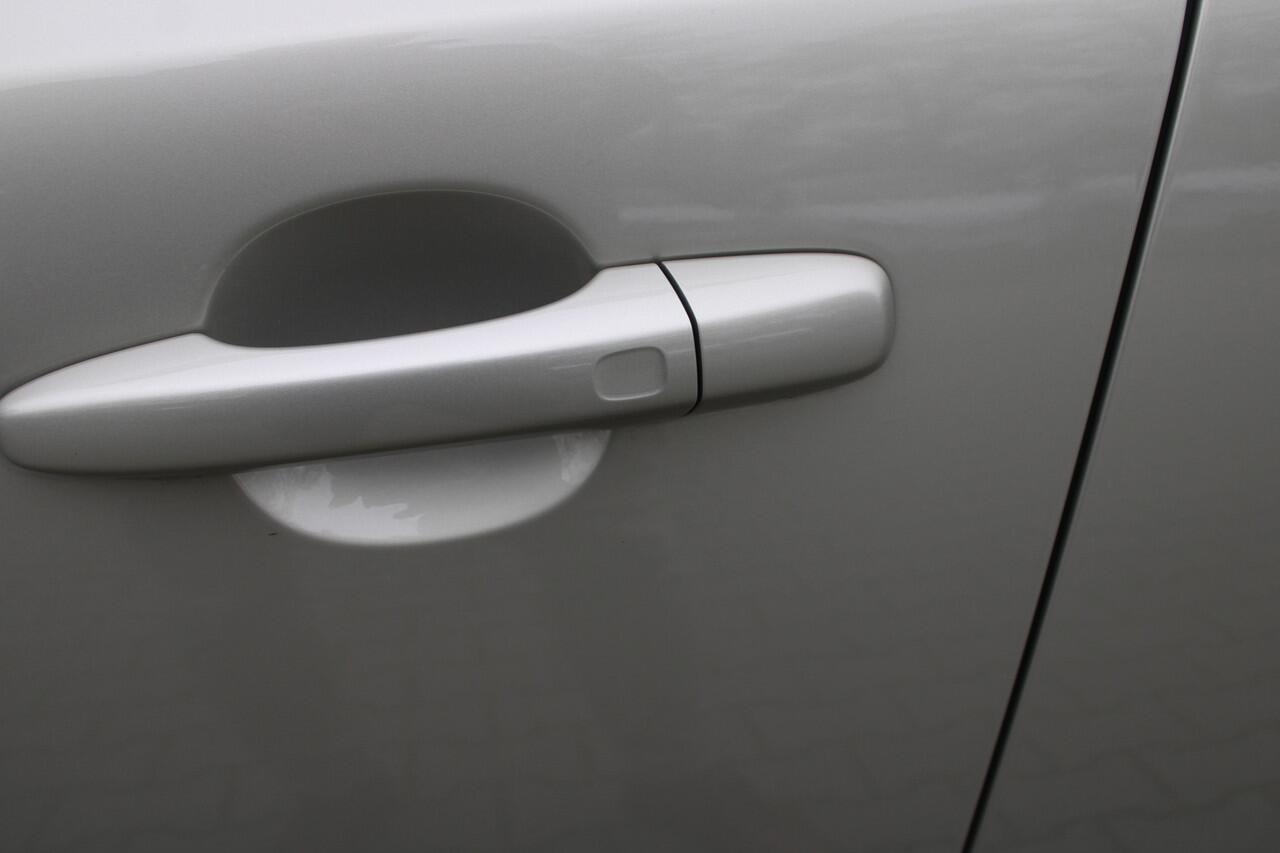 Volvo V40 CROSS COUNTRY T3 automaat Polar+ Luxury | 1e eigenaar | Dealer onderhouden | Panorama dak