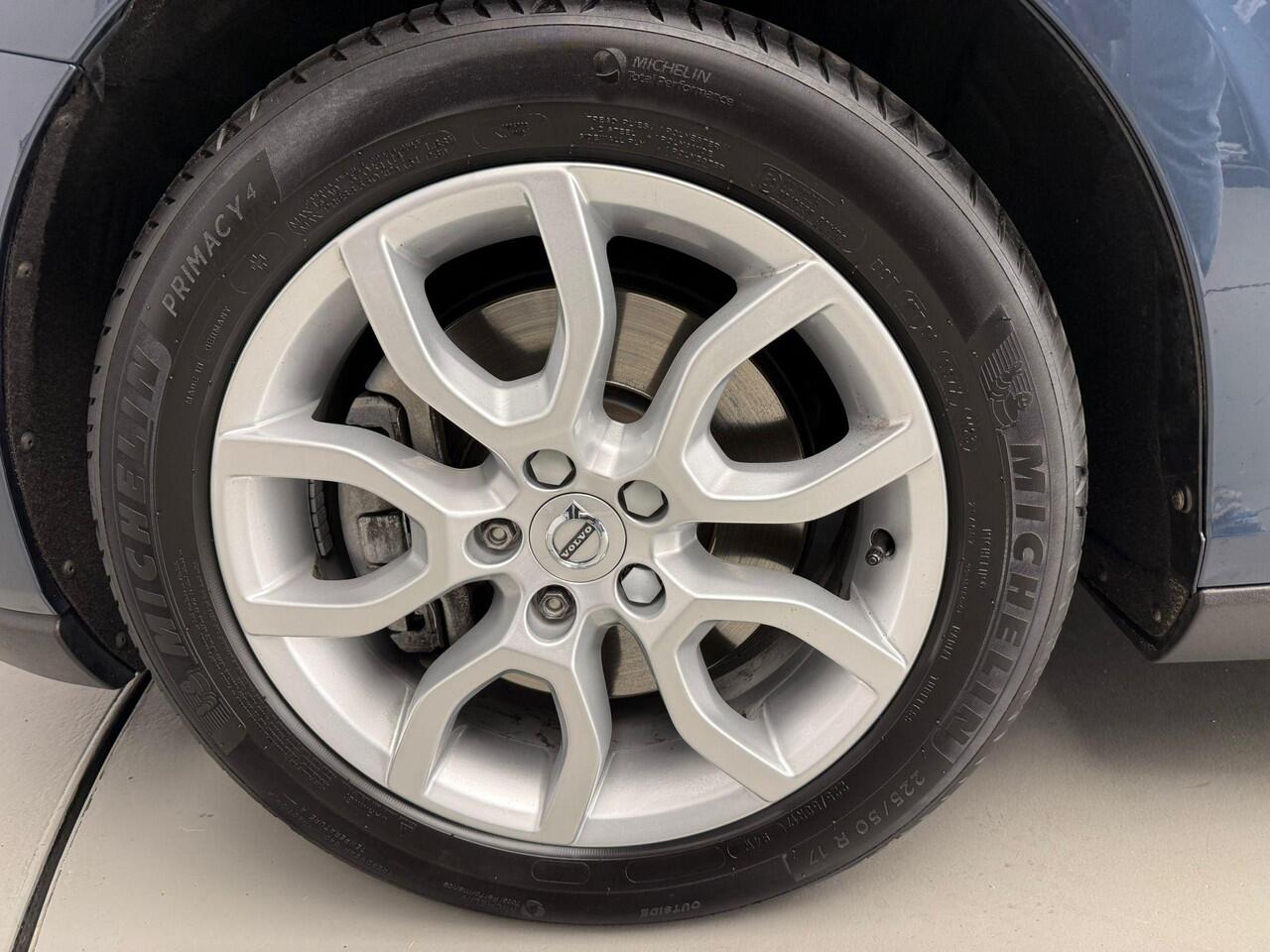 Volvo V40 CROSS COUNTRY 1.5 T3 Polar+ Luxury | Pano | Harman/Kardon | Leder