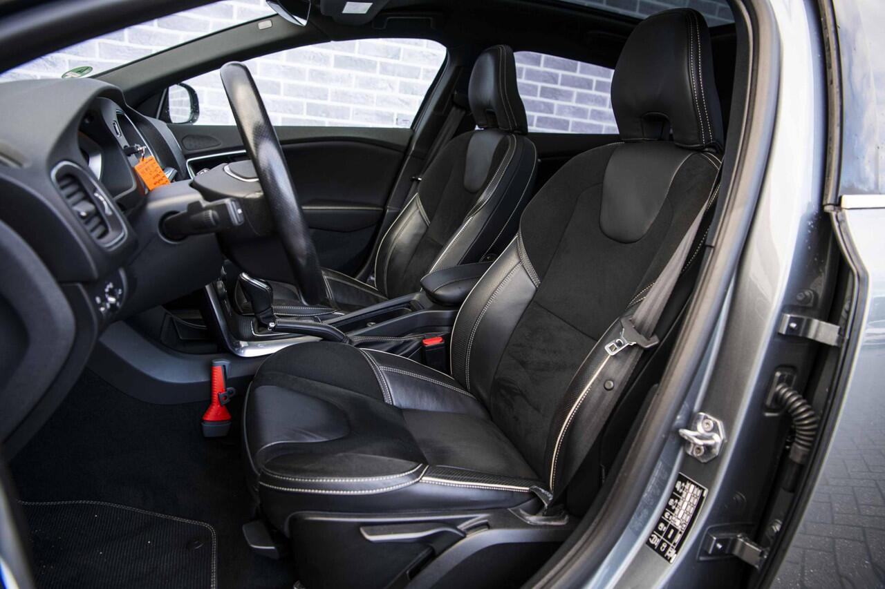 Volvo V40 T3 Polar+ Sport | Navi | Panoramadak | Harman Kardon Audio | LED | Camera | Stoelverwarming | Getint Glas | DAB | Keyless | Volvo On Call | 17" LM