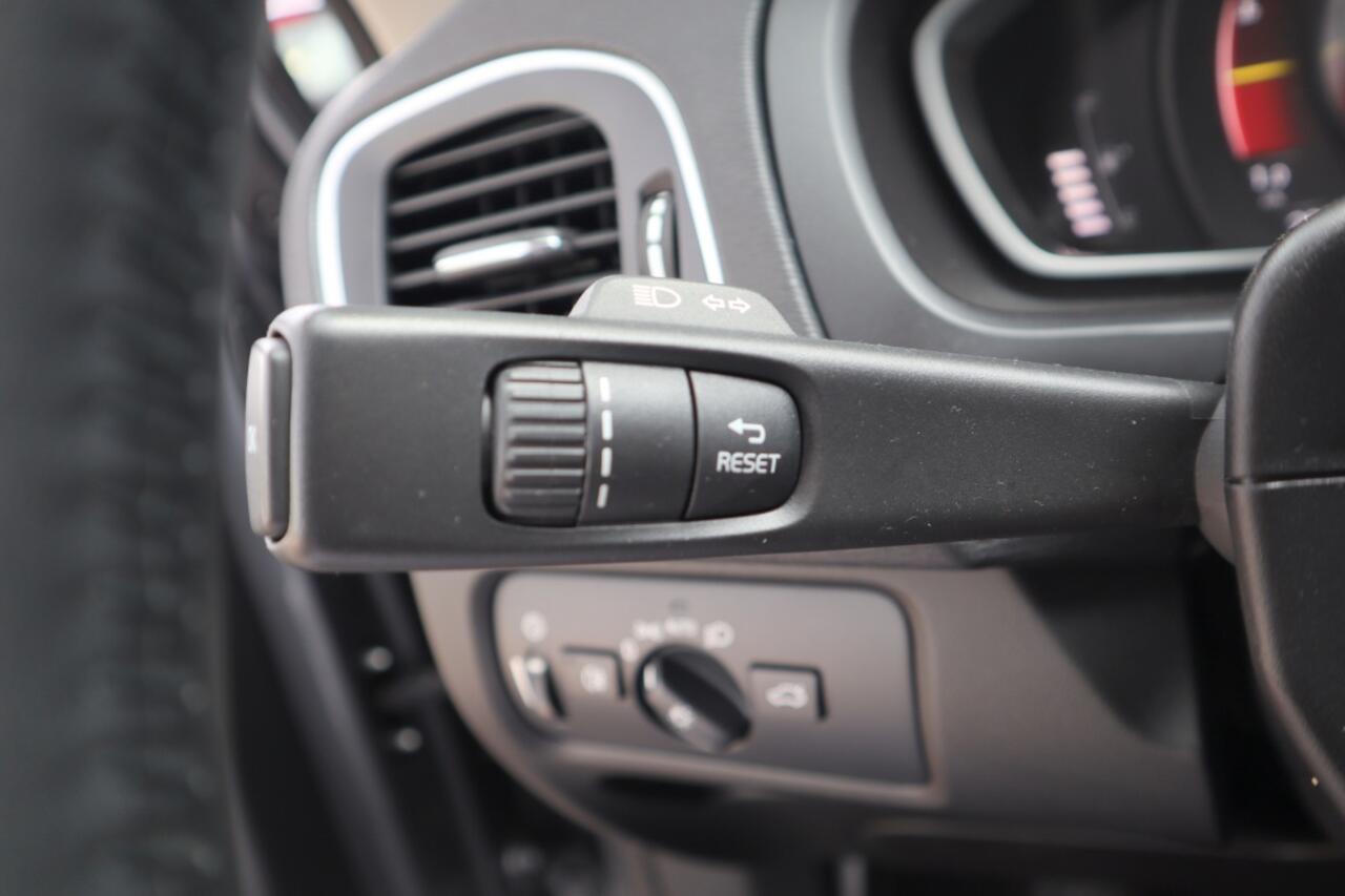 Volvo V40 1.5 T2 Polar+ | navi/BT | cruise | led | dealer oh | NL | boekje