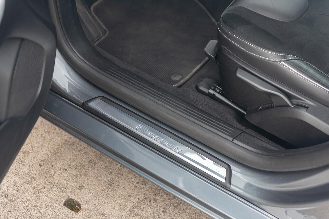 Volvo V40 D2 R-Design Stoelverwarming Navigatie 120pk