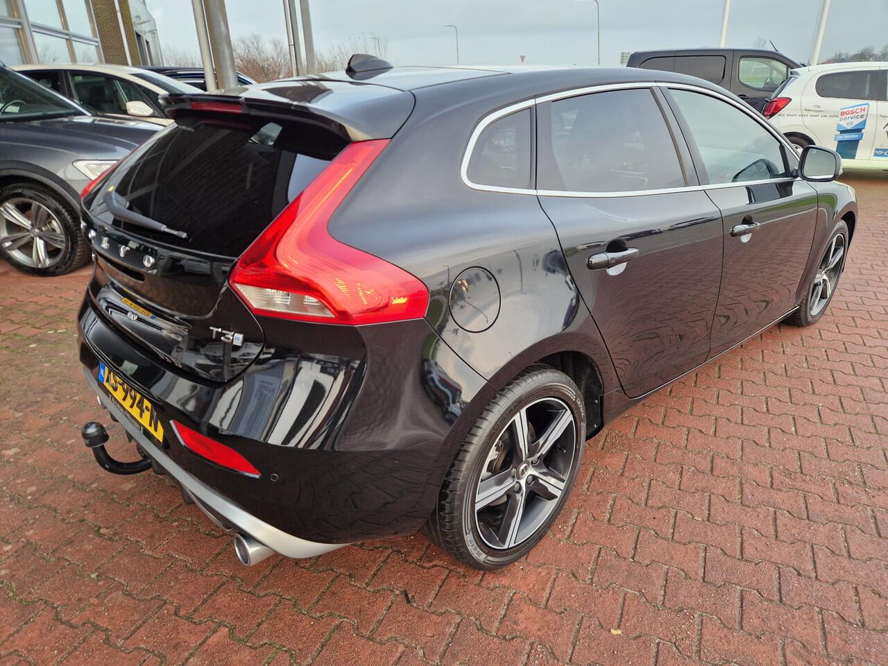 Volvo V40 1.5 T3 Polar+ Sport 12 MND BOVAG GAR | NAVI | TREKHAAK | PANO | STOELVERW | CAMERA | LMV 17"