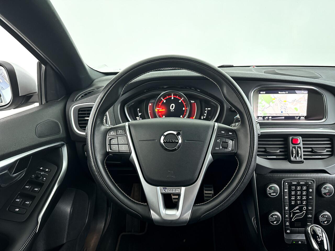 Volvo V40 D3 Aut. Polar+ Sport | Harman Kardon | Panoramadak | Parkeercamera | Stoelverwarming