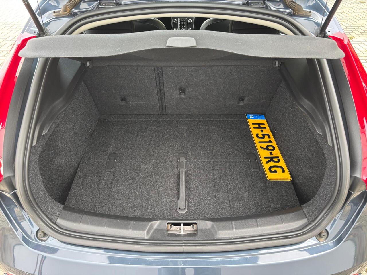 Volvo V40 1.5 T2 Polar+ | Navigatie | Winterpakket |