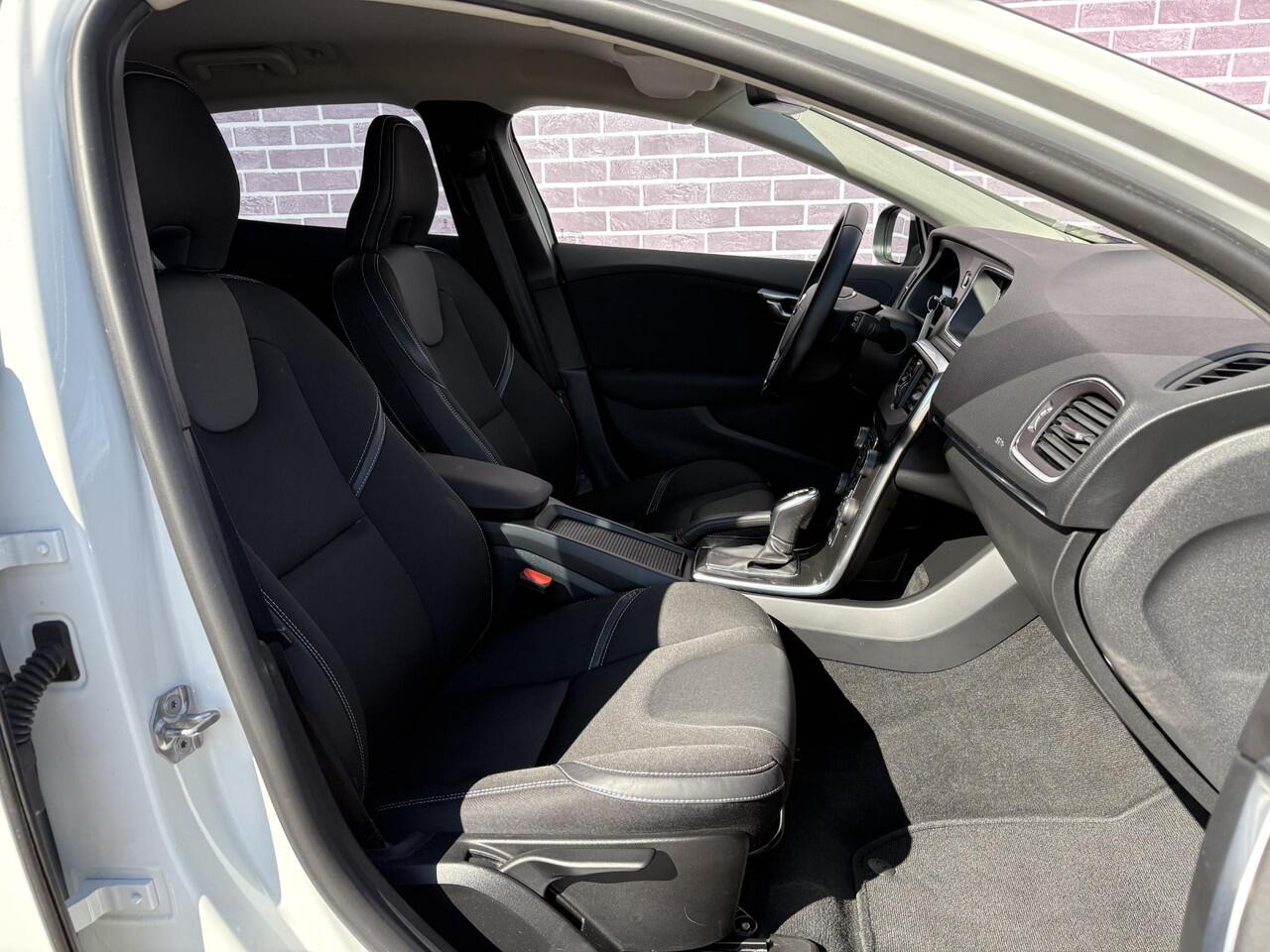 Volvo V40 T2 POLAR + AUTOMAAT | Multi media | spraakbediening telefoon en Navigatie | Stoelverwarming |