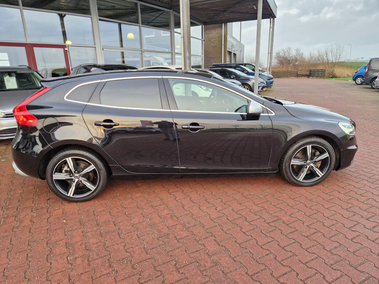 Volvo V40 1.5 T3 Polar+ Sport 12 MND BOVAG GAR | NAVI | TREKHAAK | PANO | STOELVERW | CAMERA | LMV 17"