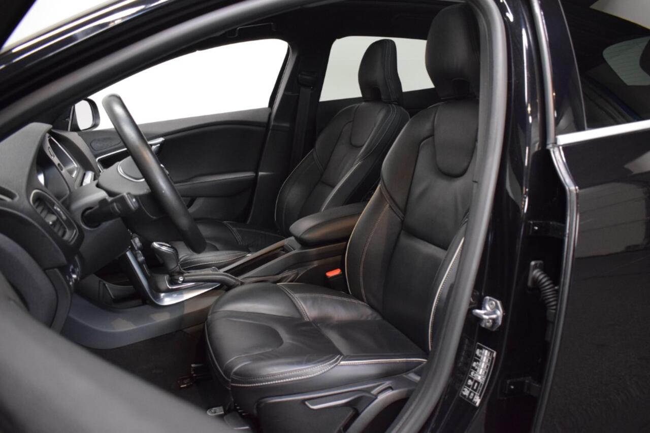 Volvo V40 T3 153pk AUT6 R-Design Polar+ Sport Trekhaak 1500kg/ Adapt. Cruise/ Pano/ Leer/ Stoelverw.