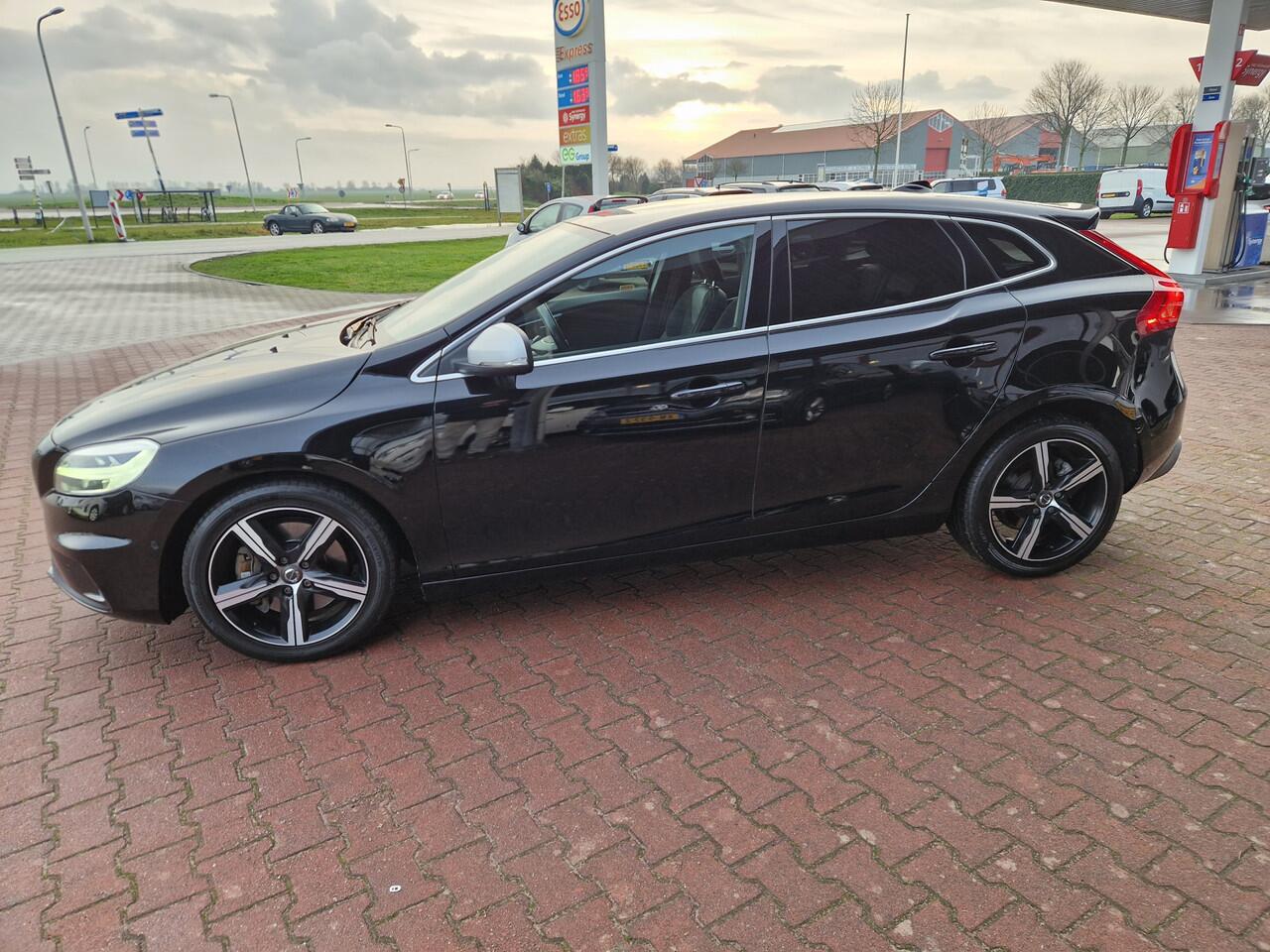 Volvo V40 1.5 T3 Polar+ Sport 12 MND BOVAG GAR | NAVI | TREKHAAK | PANO | STOELVERW | CAMERA | LMV 17"