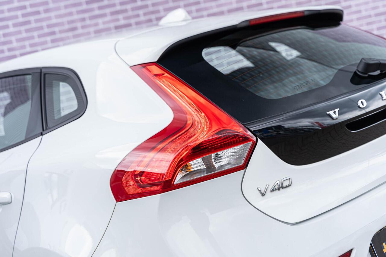 Volvo V40 1.5 T2 Polar+ | Automaat | Navi | Stoelverwarming | Park Assist | Cruise Control | High Performance Audio | Climate Control | Bluetooth | Volvo On Call | DAB |