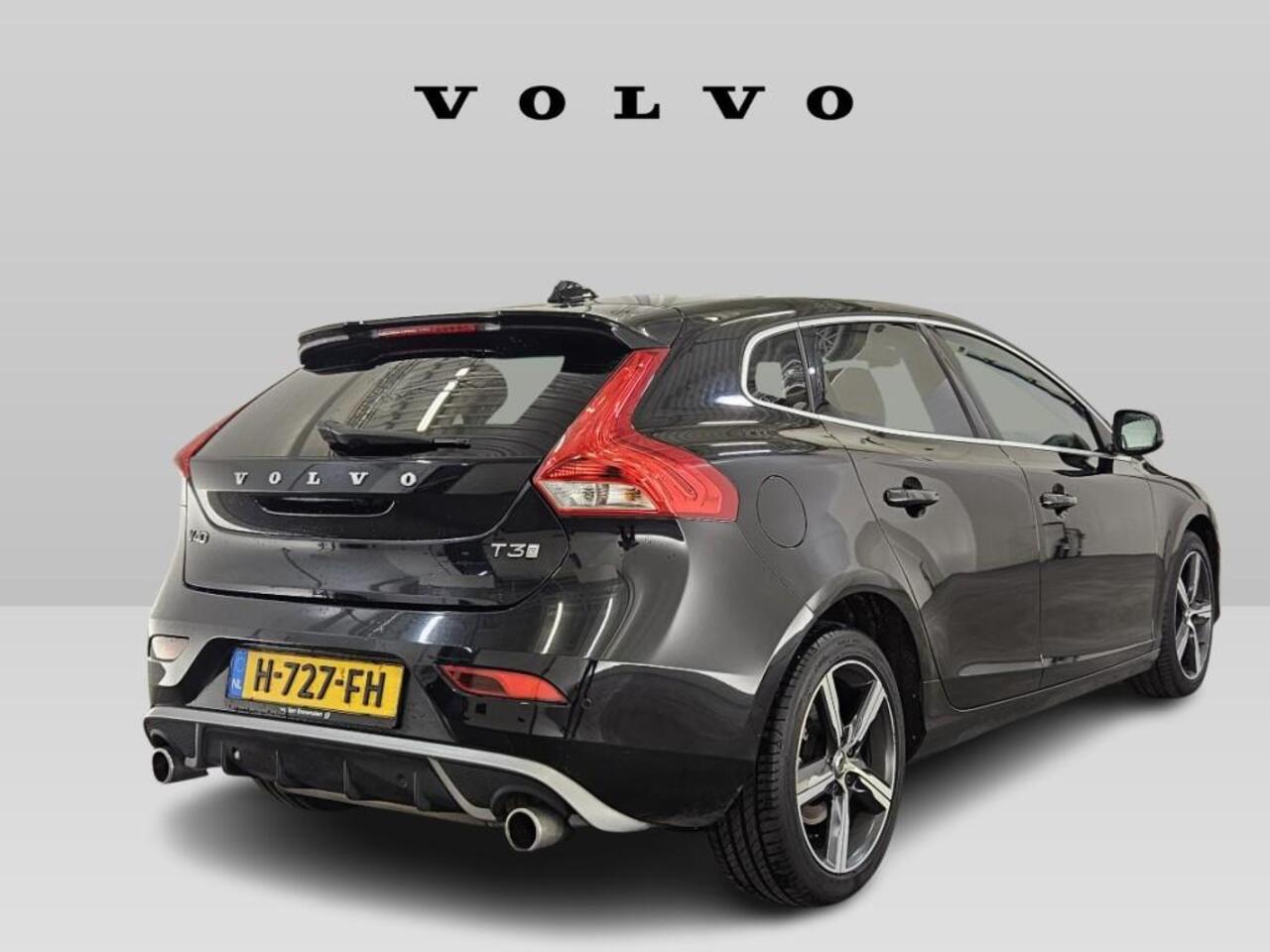 Volvo V40 1.5 T3 Polar+ Sport | Panoramadak | Harman/Kardon | Keyless entry | Standkachel | Stoel verwarming | DAB | Parkeercamera |