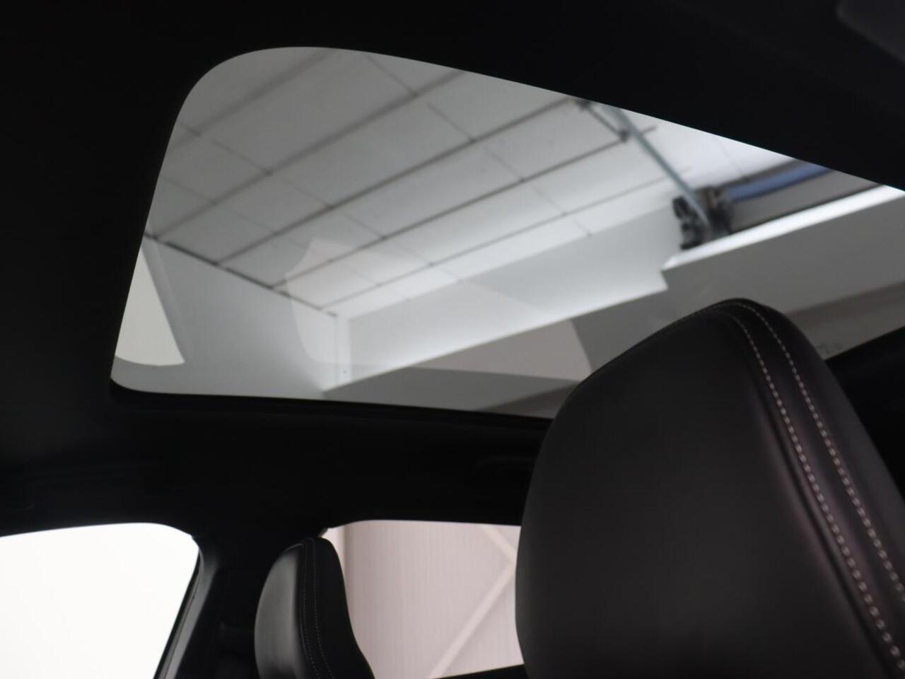 Volvo V40 1.5 T3 Polar+ Sport | Panoramadak | Stoelverwarming | Camera | Full LED | Navigatie | Park Assist | Harman/Kardon | Keyless | R Design