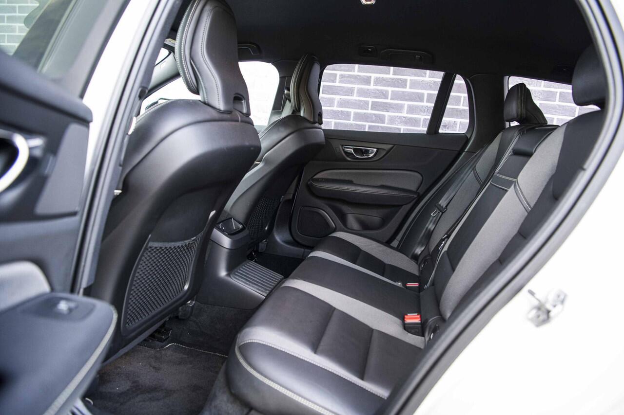 Volvo V60 2.0 T6 Recharge AWD R-Design | Stoel- en stuurwielverwarming | Navigatie | Achteruitrijcamera | Apple Carplay / Android Auto | DAB+ radio | Keyless | LED koplampen | Sportstoelen | Elektrische stoelverstelling |