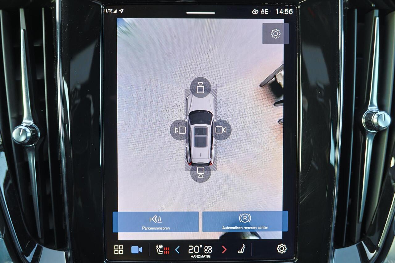 Volvo V60 T6 Recharge AWD Plus Dark - IntelliSafe Assist & Surround - 360º Camera - Harman/Kardon audio - Verwarmde voorstoelen, stuur & achterbank - Parkeersensoren voor & achter - Elektr. bedienb. voorstoelen met geheugen - Elektr. inklapbare trekhaak - 18' LMV