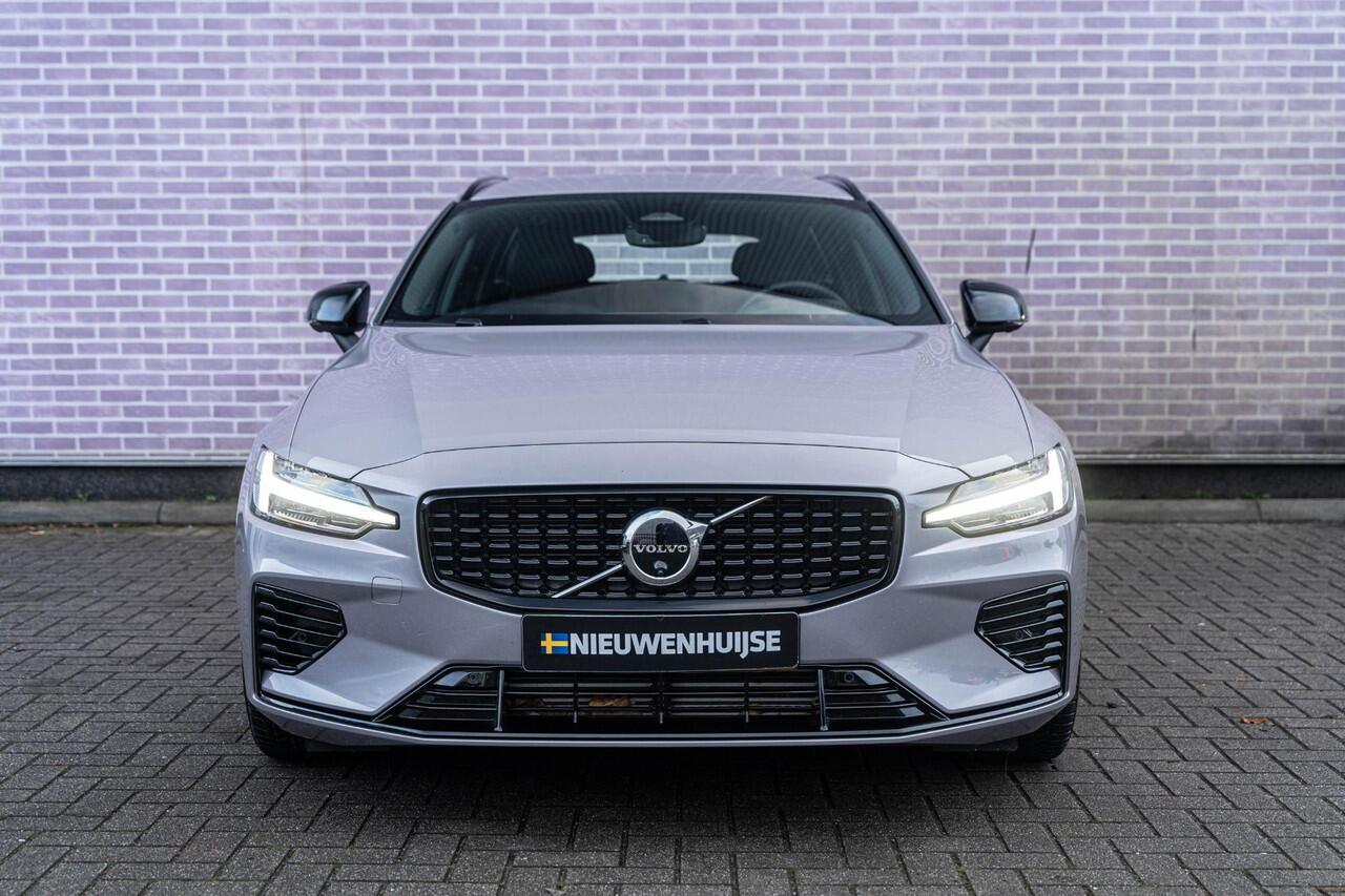 Volvo V60 2.0 T6 Plug-in hybrid AWD Plus Dark | Elektrisch verstelbare stoelen | Harmon Kardon | Sportstoelen| Elektrisch inklapbare Trekhaak | 360 Camera | Verwarmbare Voorruit |