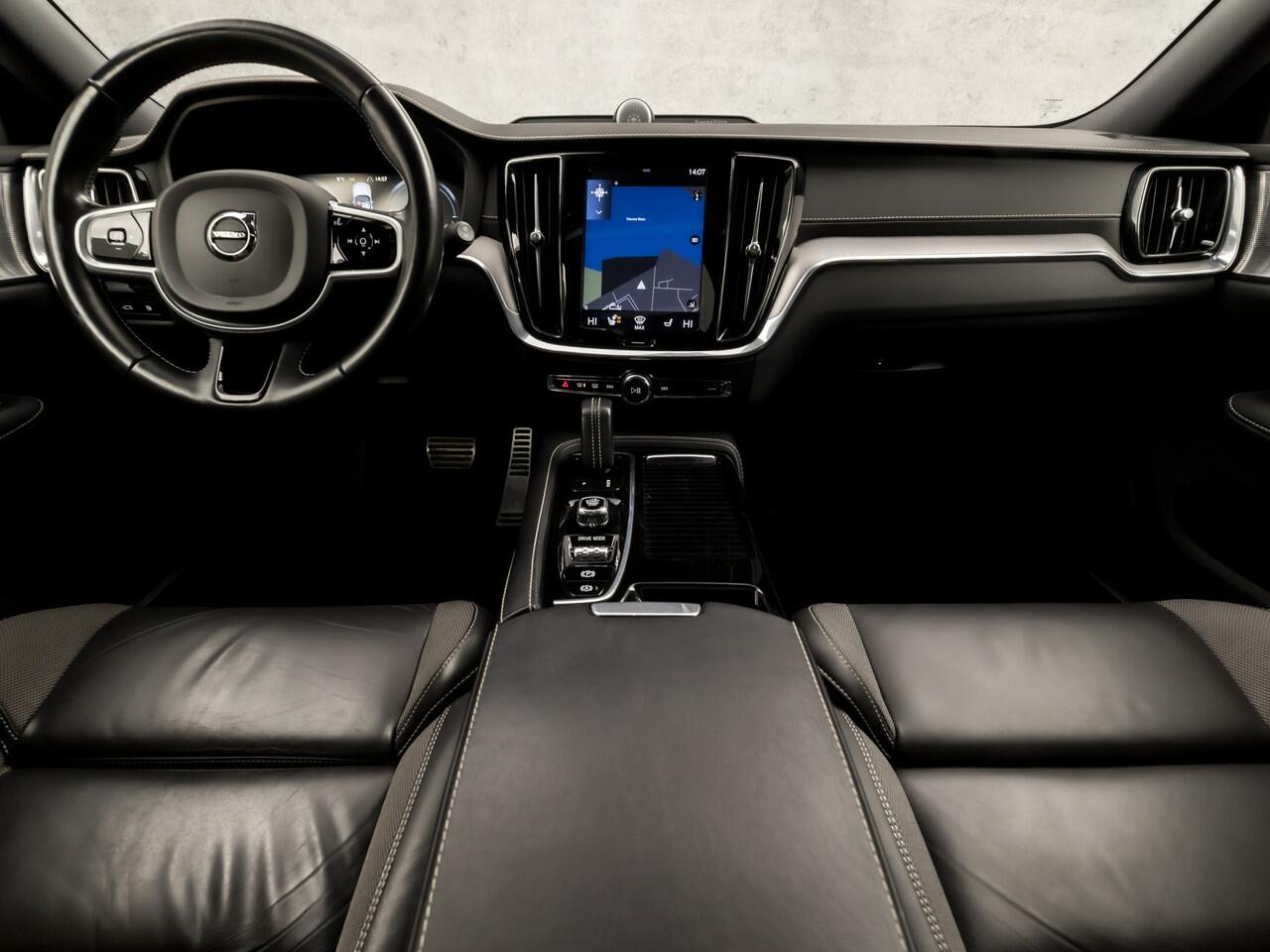 Volvo V60 2.0 T8 Twin Engine AWD Polestar Engineered 407Pk Automaat (PANORAMADAK, BOWERS&WILKINS AUDIO, HEAD-UP DISPLAY, KEYLESS, 360 GRADEN CAMERA, GELE GORDELS, TREKHAAK WEGKLAPBAAR, STANDKACHEL, 20 INCH)