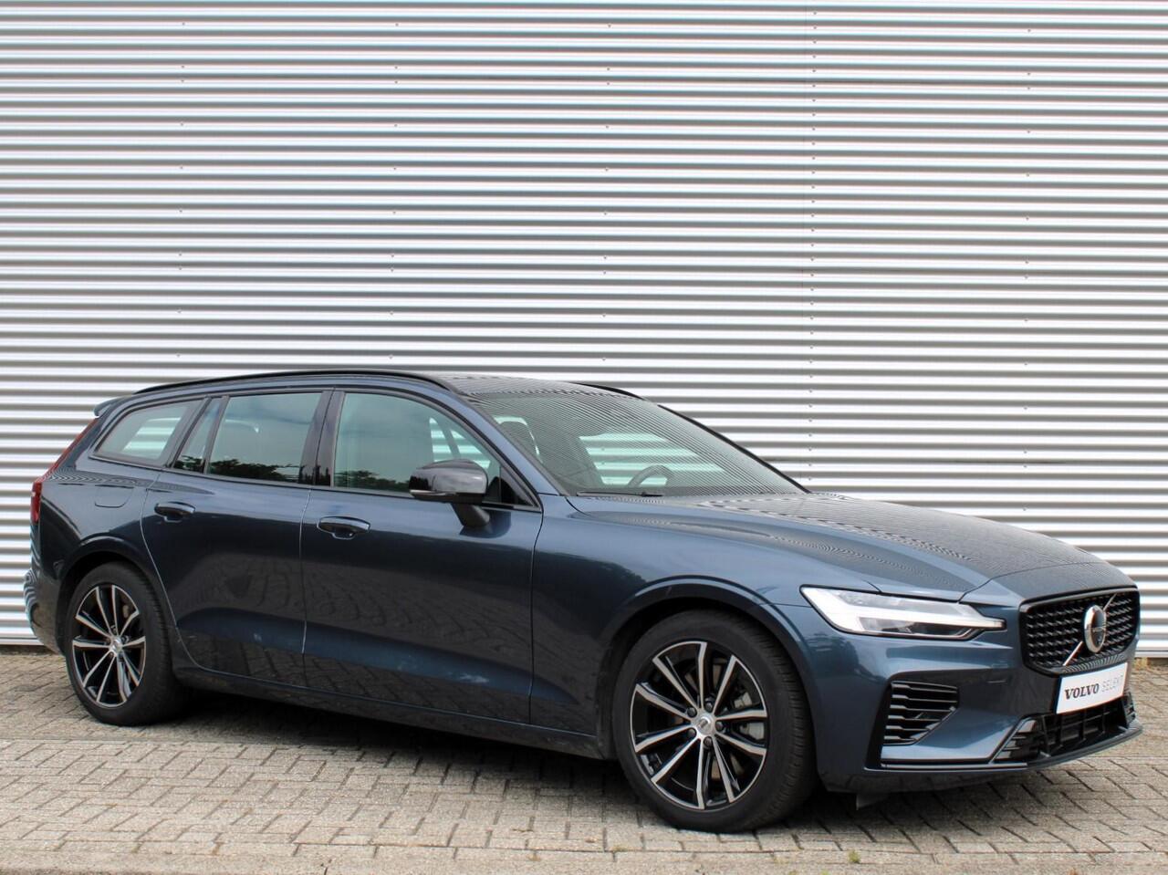 Volvo V60 2.0 T6 Plug-in hybrid AWD Plus Dark Automaat / 360* camera / Trekhaak / Verwarmd voorruit / Long range accu / All season banden