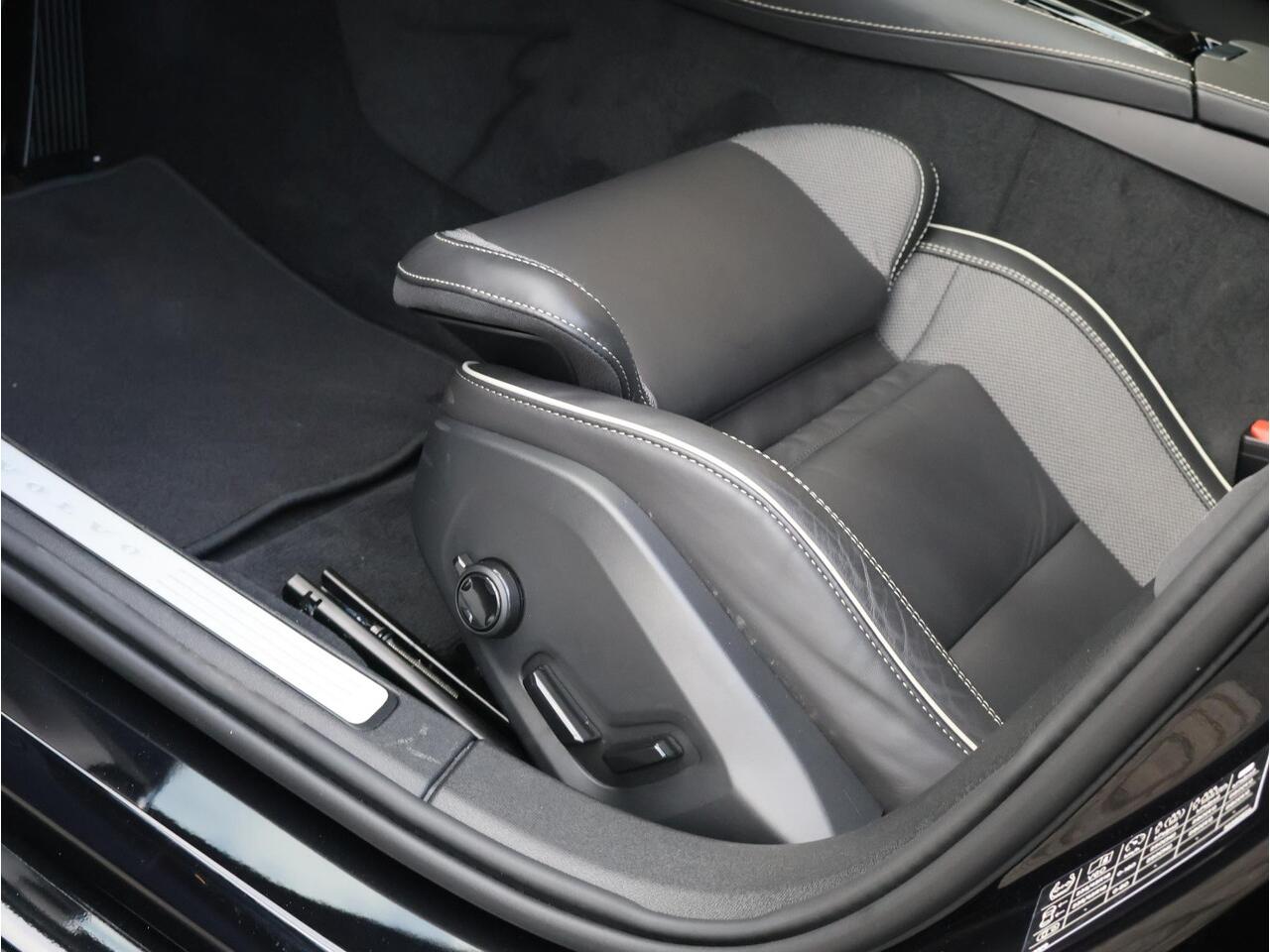 Volvo V60 T6 Plug-in hybrid AWD Ultra Dark | 20" Polestar sportvelgen | Heico uitlaat | Heico verlaagd | Bowers & Wilkins