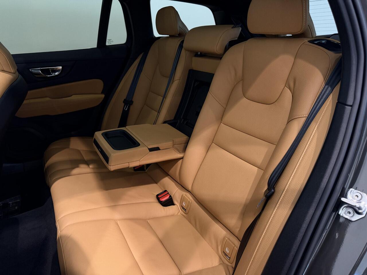 Volvo V60 2.0 T4 Inscription | Harman/Kardon | Park Assist Pack | Scandinavian Line | IntelliSafe Surround | Trekhaak elektrisch wegklapbaar | Elektrisch bedienbaar glazen schuif-/kanteldak