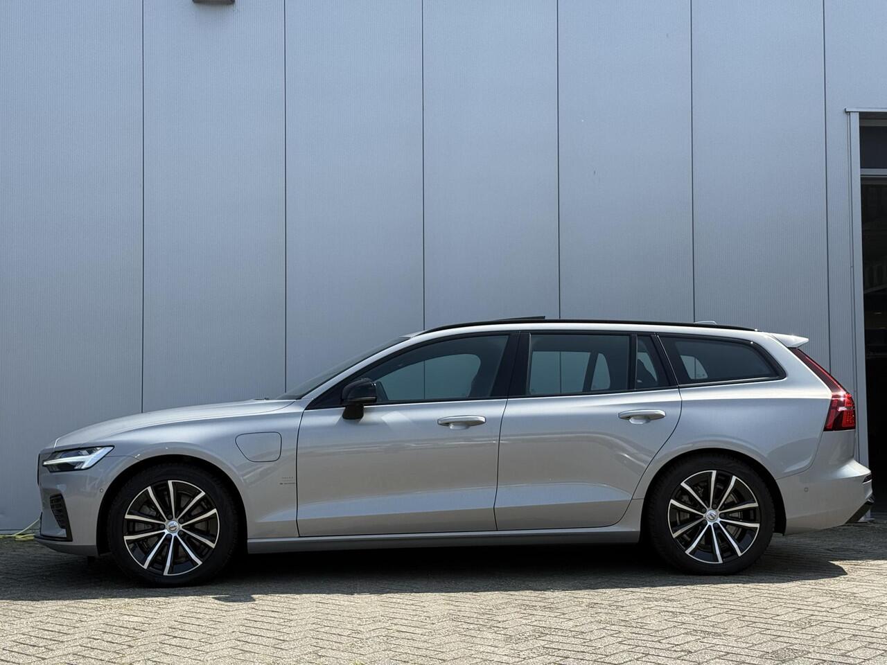 Volvo V60 T6 Automaat Recharge Plus Dark | Panoramadak met schuif-/kantelfunctie | Trekhaak | Premium audio by Harman Kardon | 360 Graden Camera | Verwarmde Voorstoelen En Achterbank | Verwarmbare Voorruit