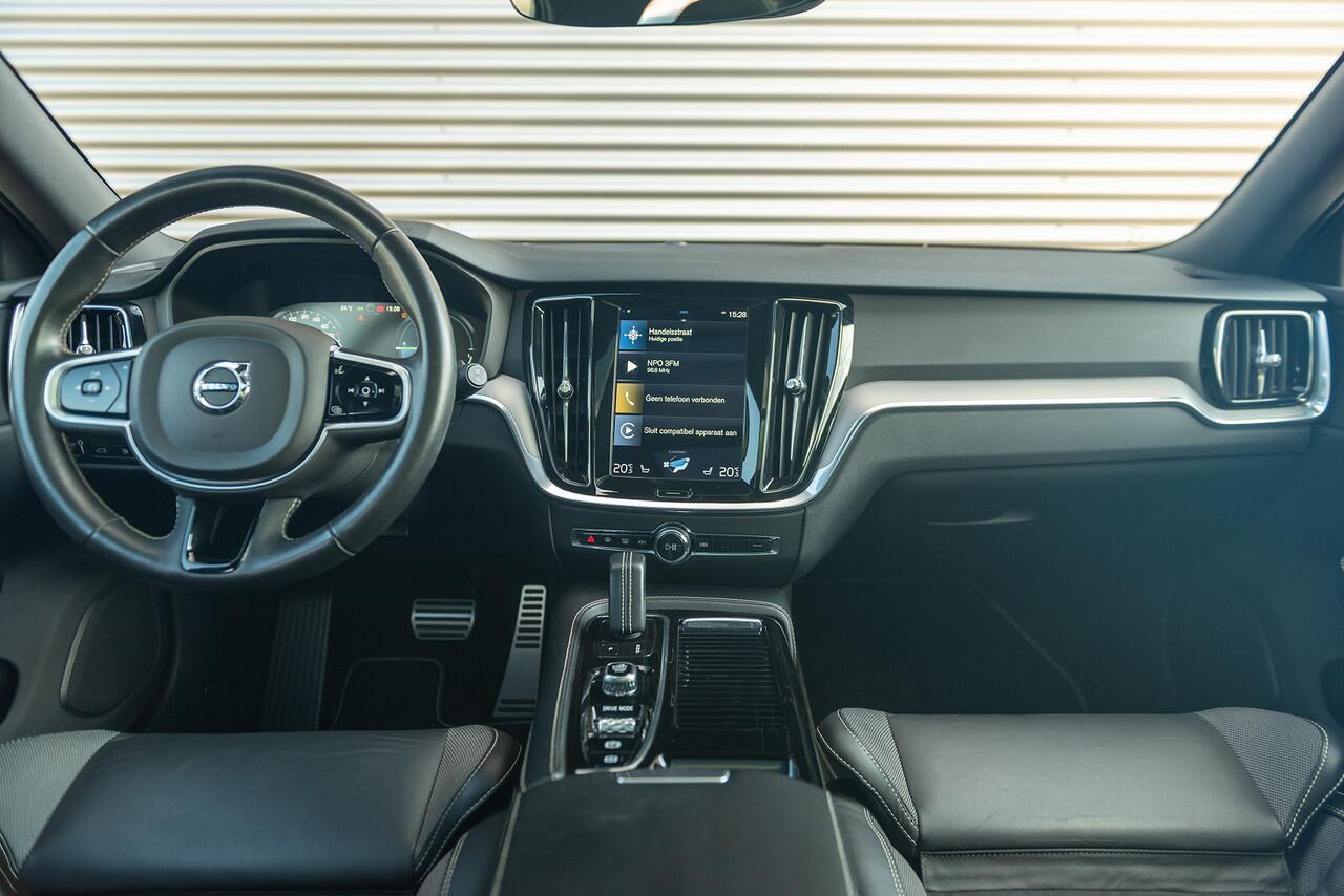 Volvo V60 T6 Aut. Plug-In Hybrid R-Design Leder Panoramadak 340pk