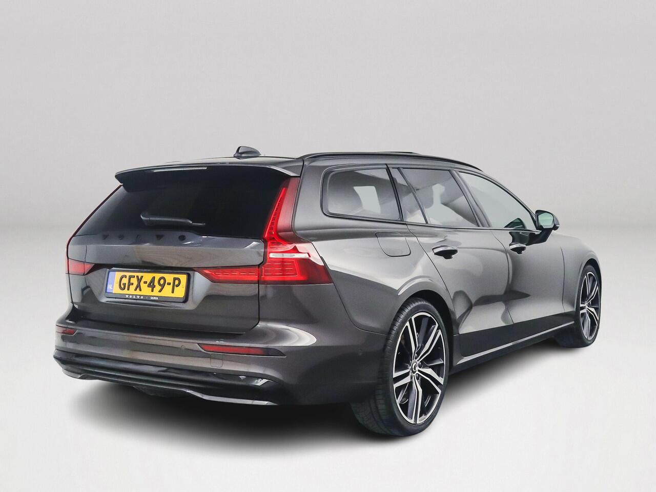 Volvo V60 T6 Aut. Plug-in hybrid AWD Plus Dark | Panoramadak | 360° camera | Stoel- en Stuurverwarming | Harman Kardon | Trekhaak