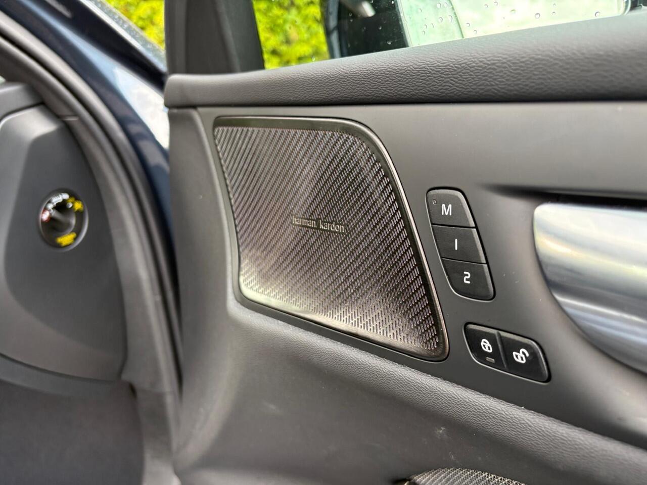 Volvo V60 2.0 T6 Plug-in hybrid AWD Plus Dark | Memory seat | Trekhaak | H&K Audio | 360 Camera